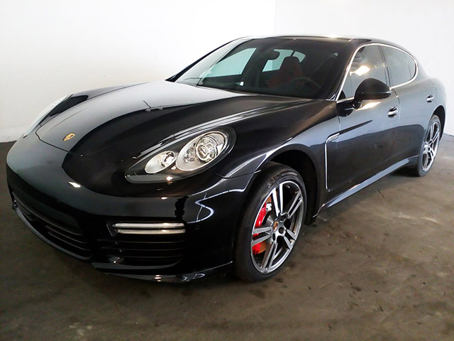 LOTE 027 Porsche Panamera 4.8 Turbo 4WD 2011
