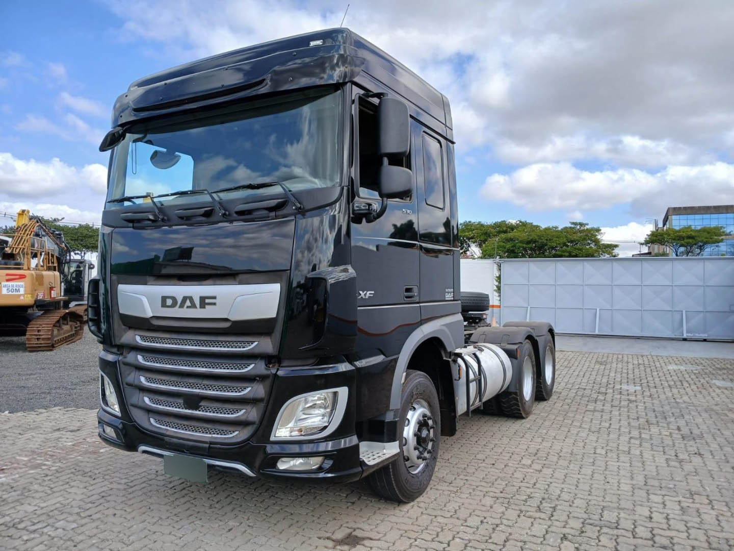 LOTE 009 DAF XF FTT 530 6x4 12.9 2 P 