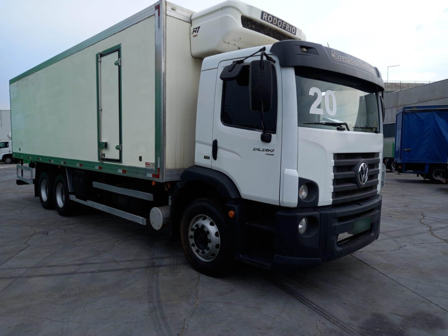 LOTE 016 VOLKSWAGEN 24.280 E CONSTEL 6X2