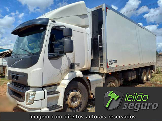 LOTE 019 VOLVO VM 